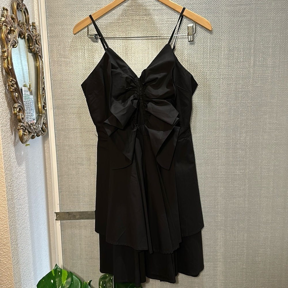 Reveuse Keyhole front layered flirty fit flare  Black dress size M